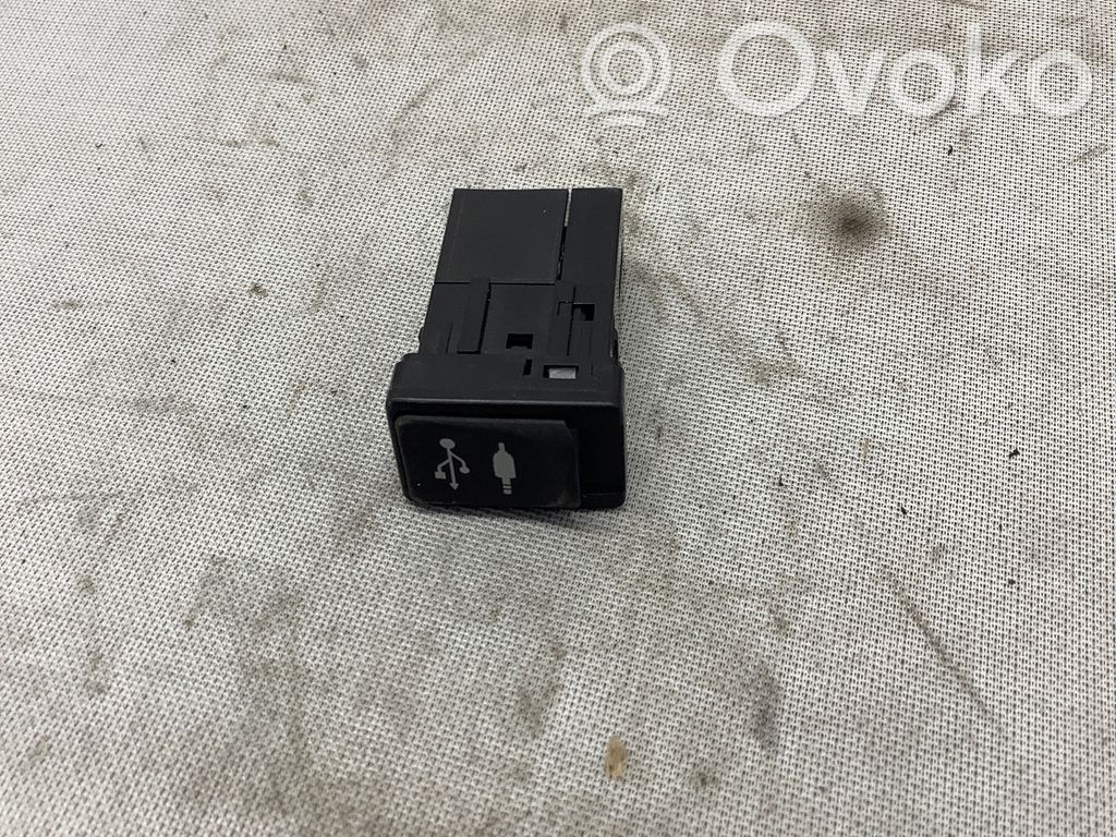 Toyota Auris E180 USB-Anschluss 