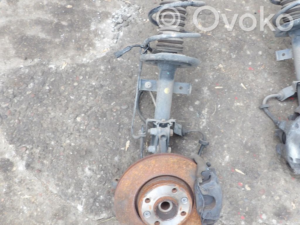 Front wheel hub spindle knuckle