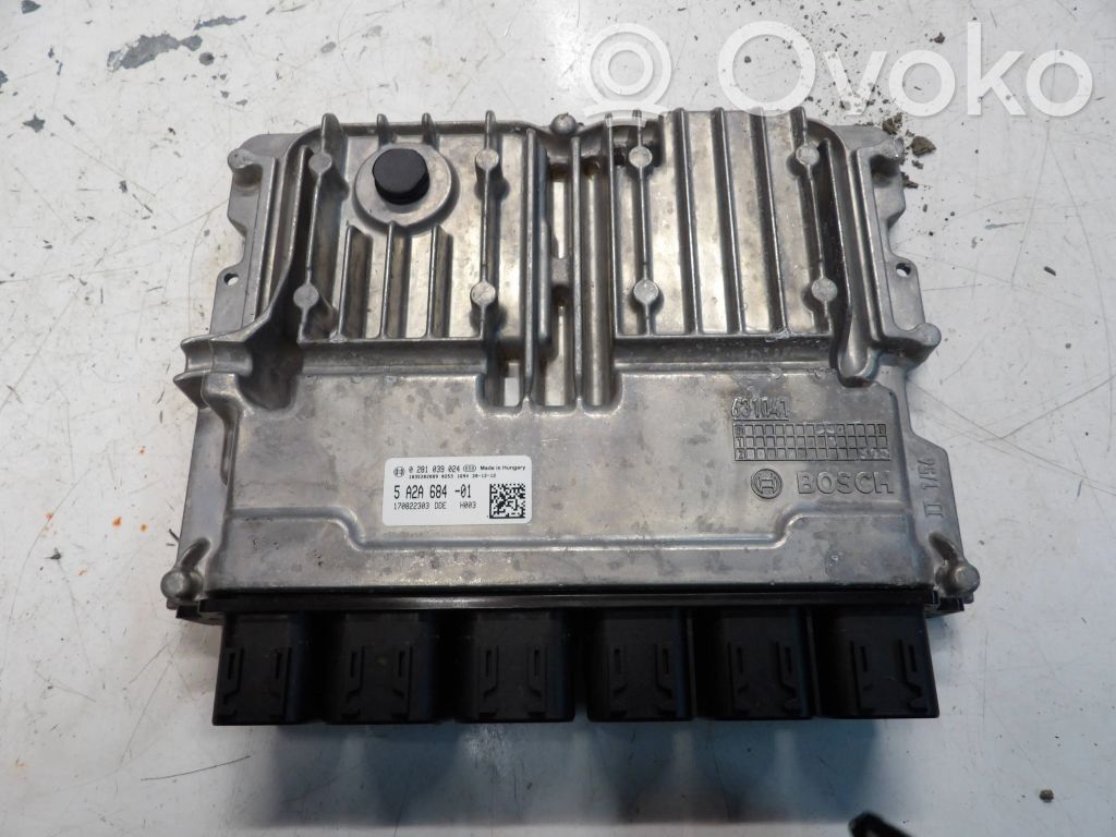 BMW 1 F40 Engine control unit/module 