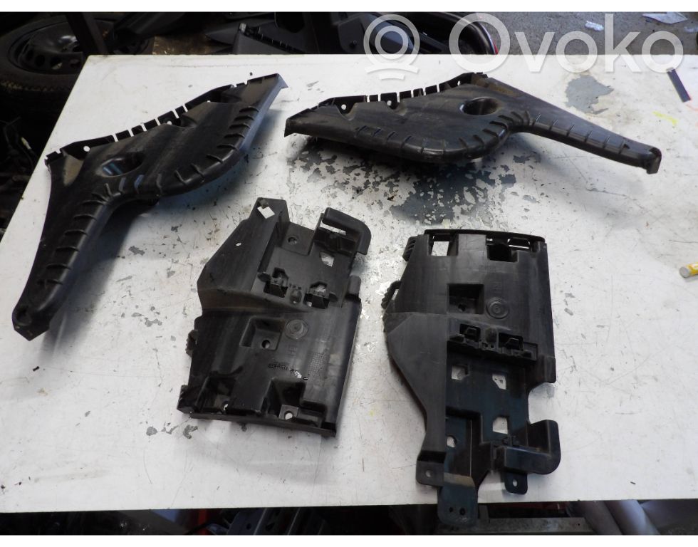 Rear bumper mounting bracket