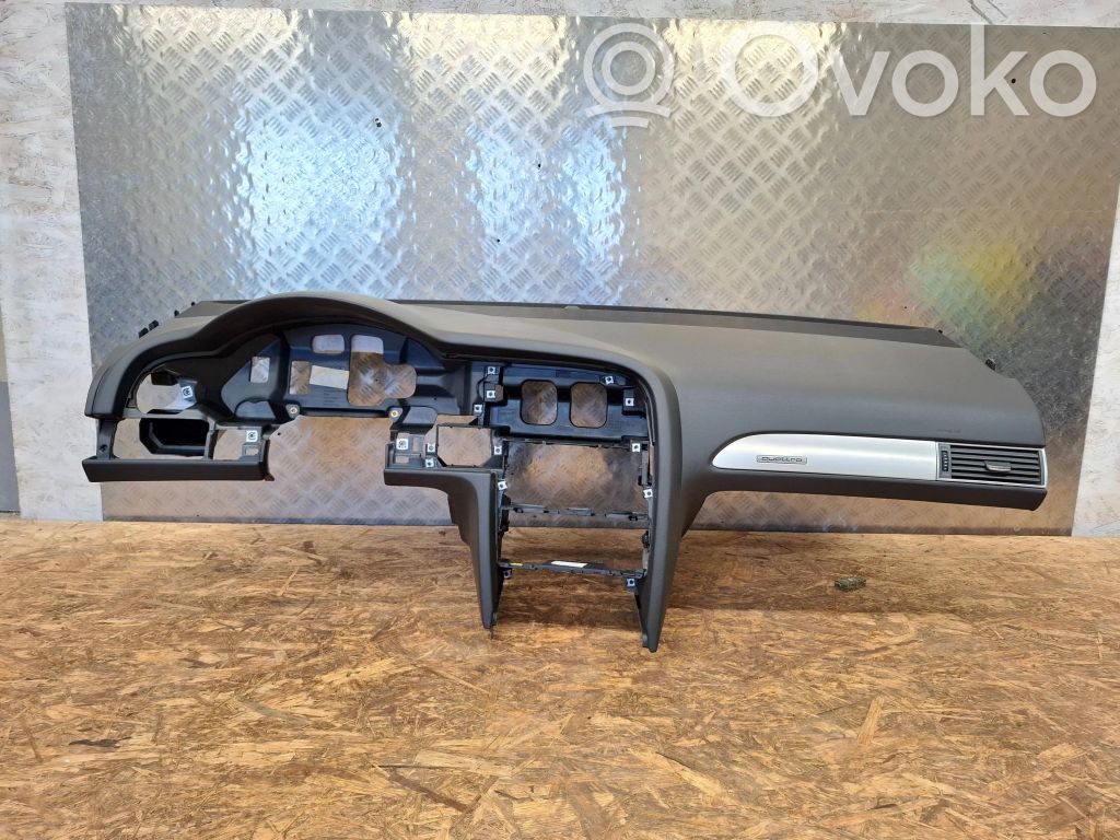 Audi A6 S6 C6 4F Dashboard 