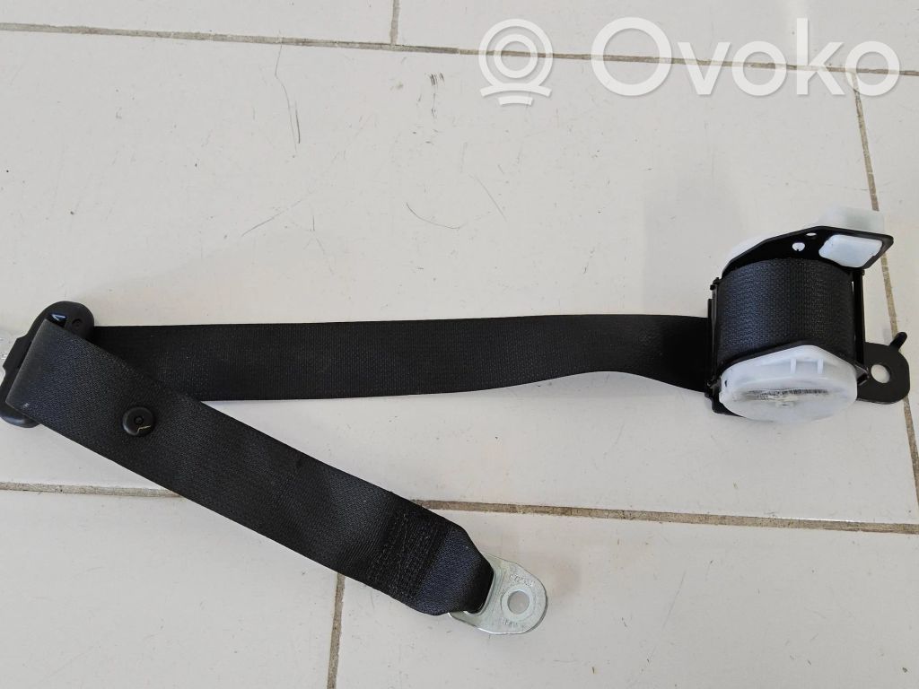 Toyota Auris E180 Rear seatbelt 
