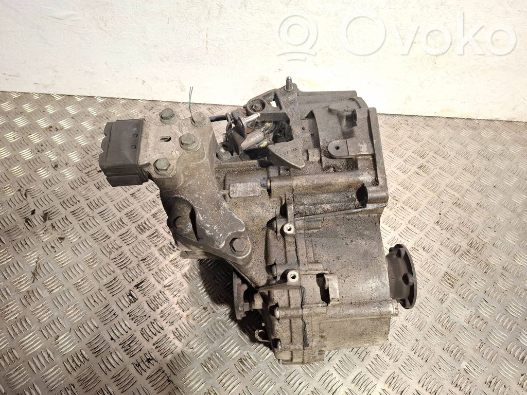 Volkswagen PASSAT B6 Manualna 6-biegowa skrzynia biegów 