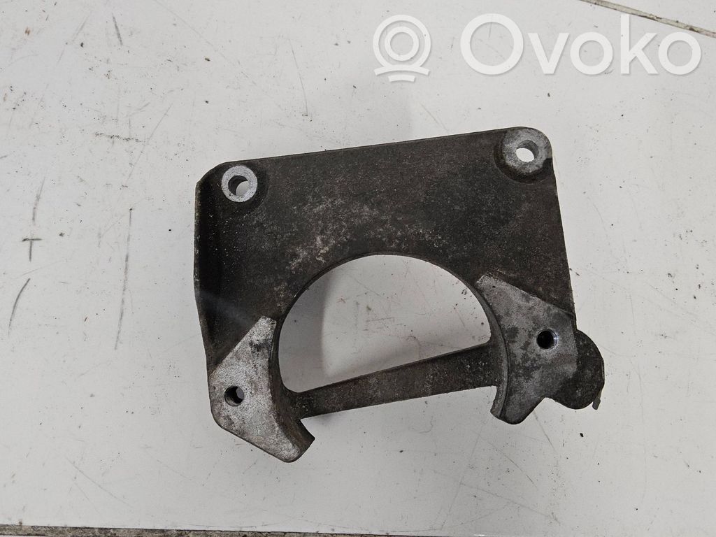 Engine mounting bracket   676117,146000D