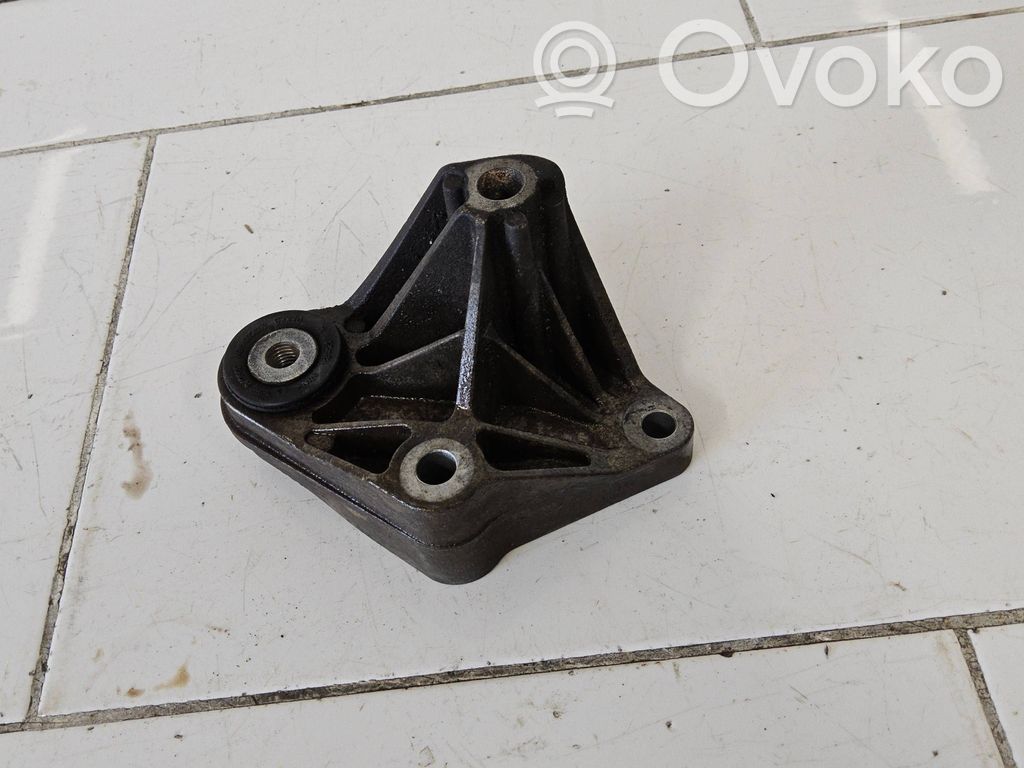 Volvo V40 Gearbox mounting bracket 