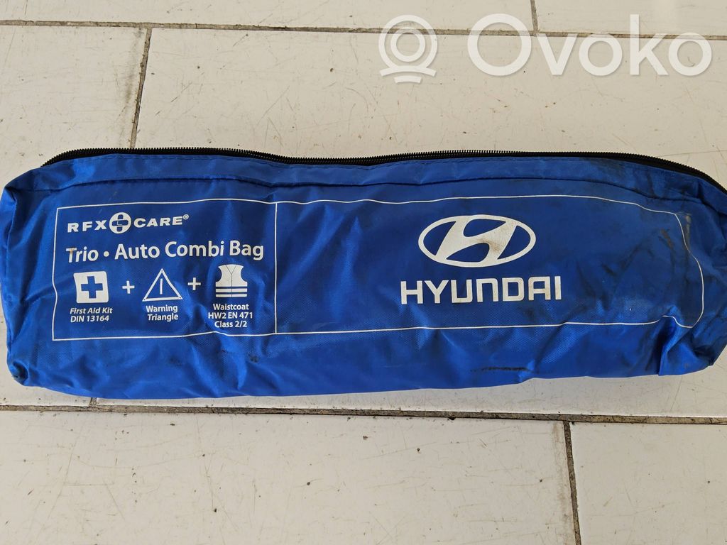 BMW 3 E90 E91 First aid kit 