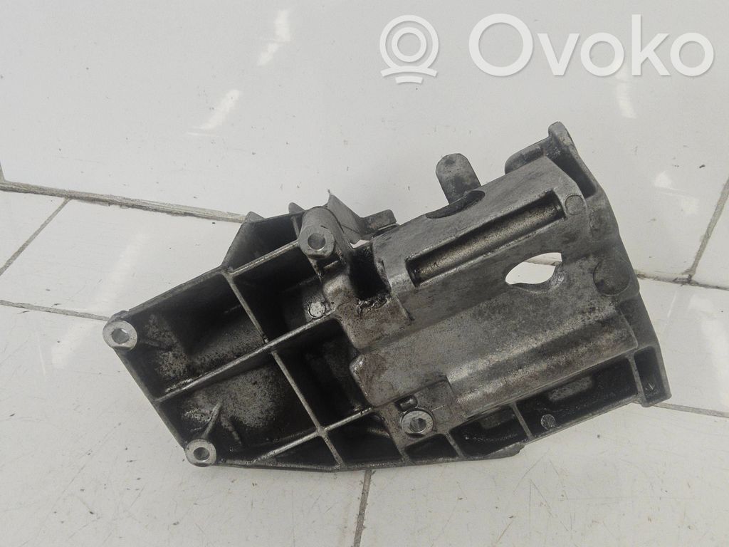 BMW 7 E38 Engine mounting bracket 