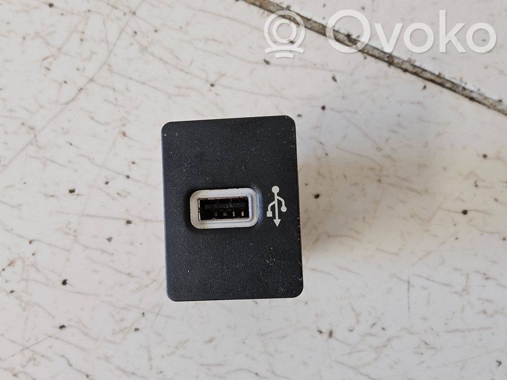 USB socket connector   HS7T14F014AC,BA1WF,16717500058
