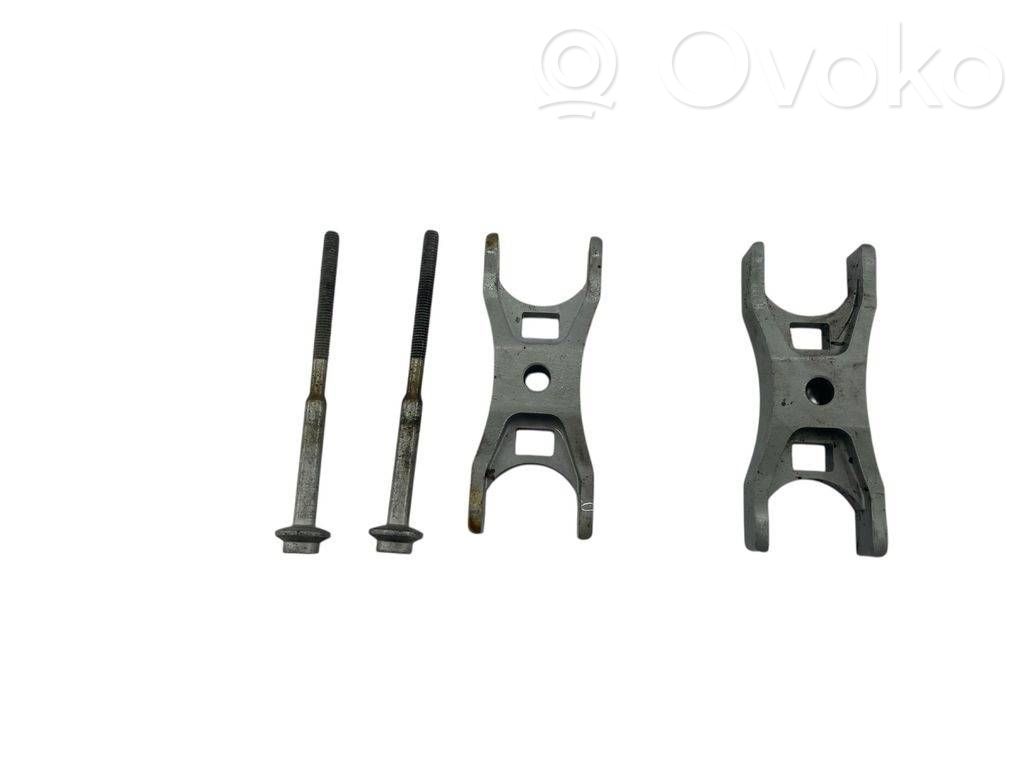 Abrazadera del inyector de combustible   04L130216,WHT005478