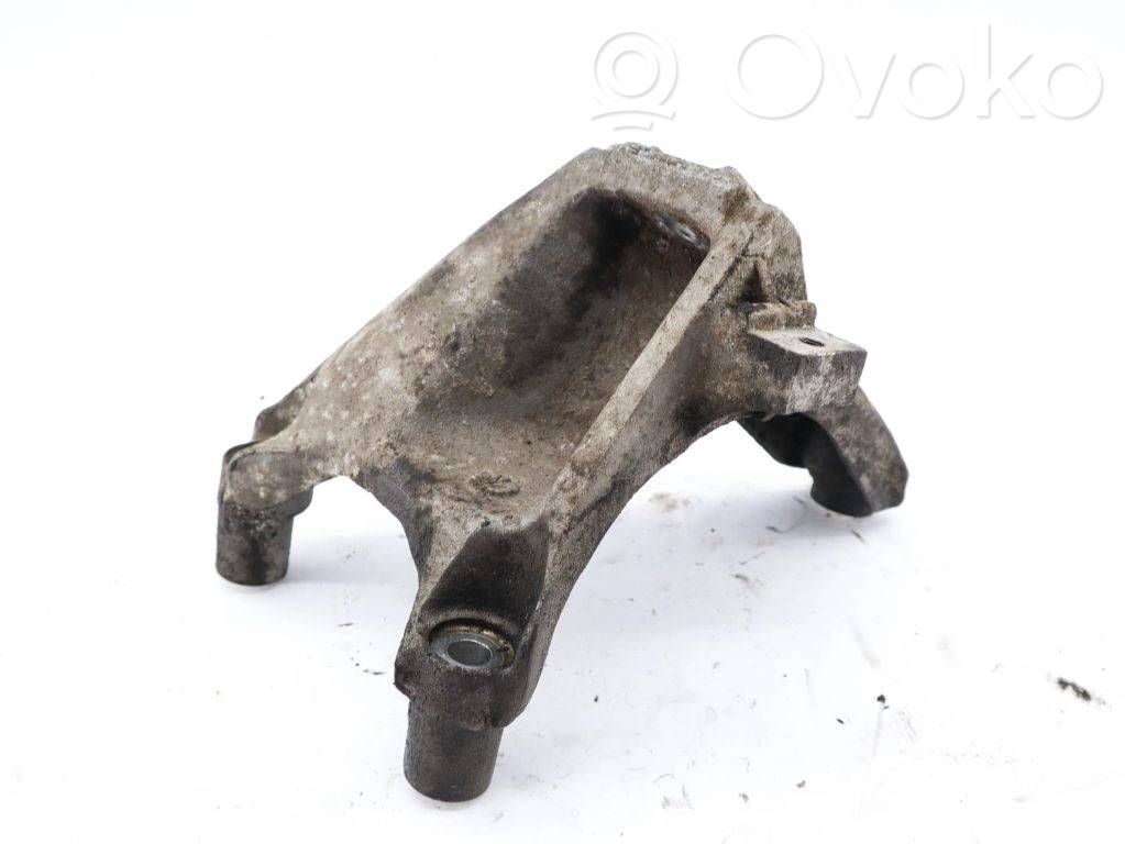 Audi A8 S8 D3 4E Engine mounting bracket 