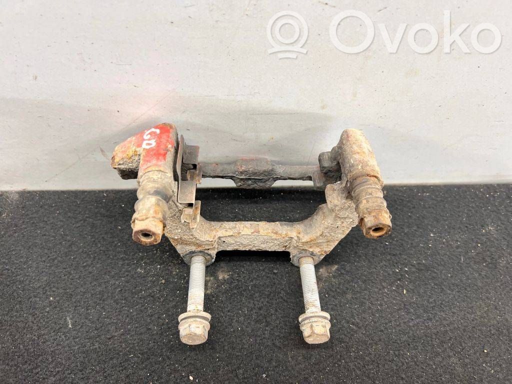 Audi A6 S6 C6 4F Jarrusatulan tyynyn pidike takana 