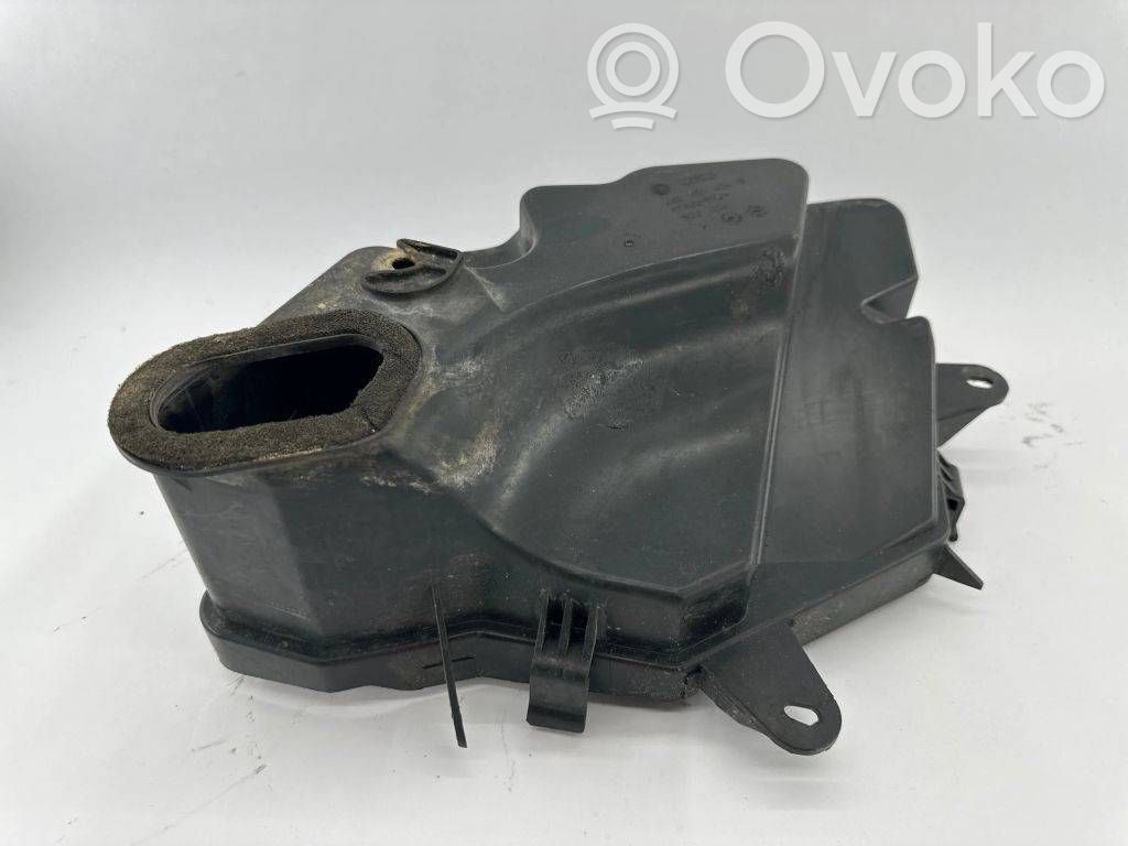 Audi A8 S8 D3 4E Kita variklio skyriaus detalė 