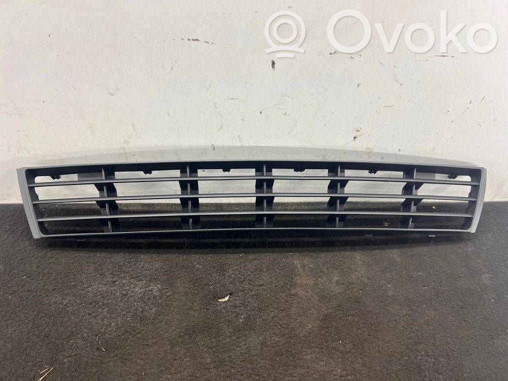 Audi A4 S4 B5 8D Etupuskurin alempi jäähdytinsäleikkö 