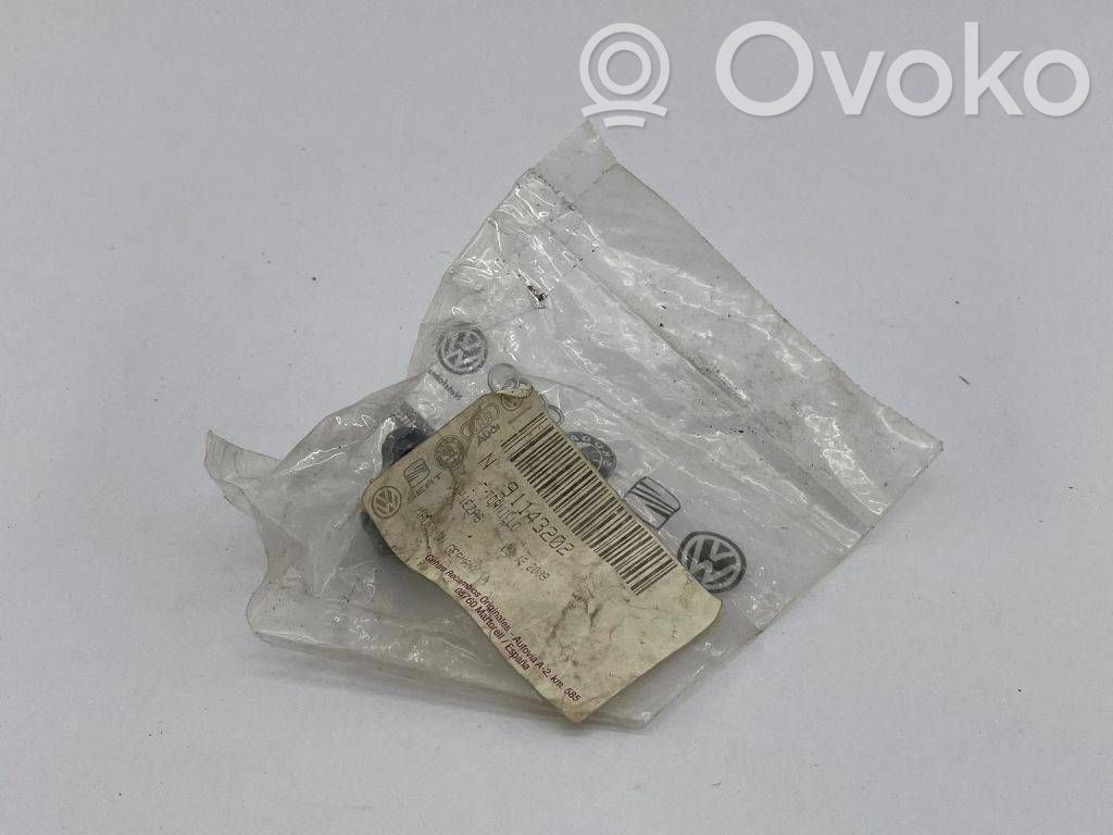 Volkswagen PASSAT B6 Muu moottoritilan osa 