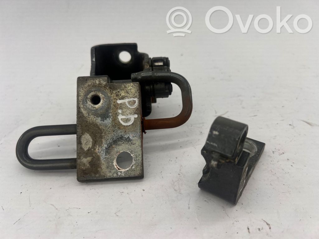 Audi A6 S6 C6 4F Front door lower hinge 