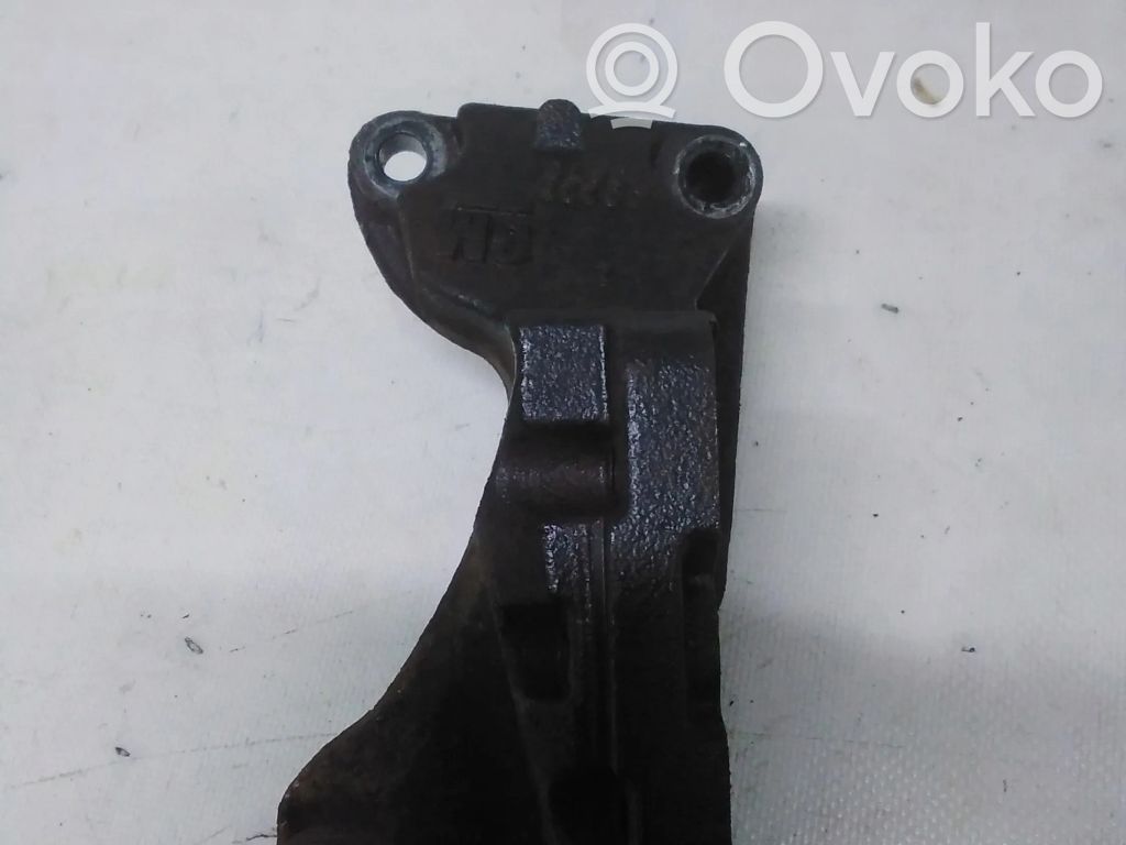 Opel Astra H Engine mounting bracket 