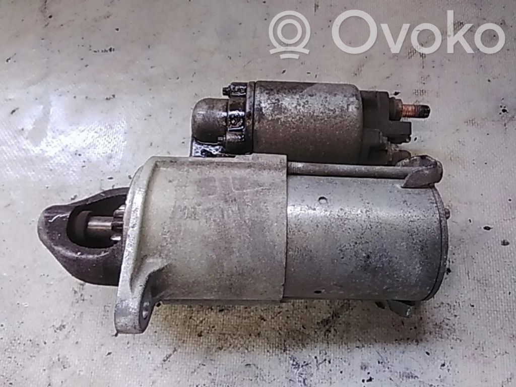 Opel Zafira B Starter motor 
