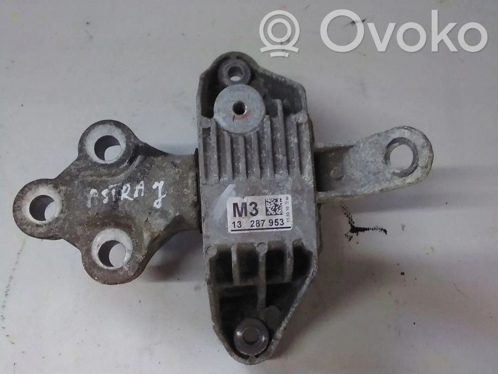Opel Astra J Engine mount bracket 