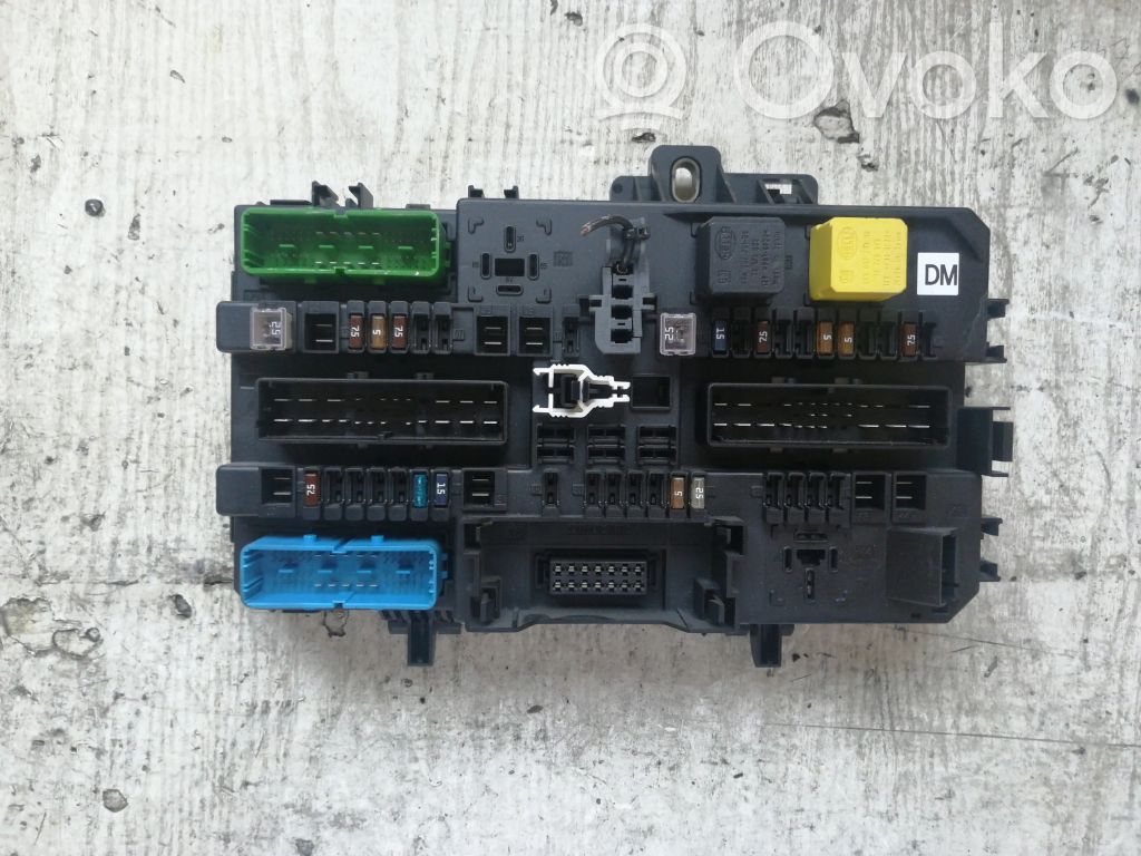 Opel Astra H Módulo de fusible 