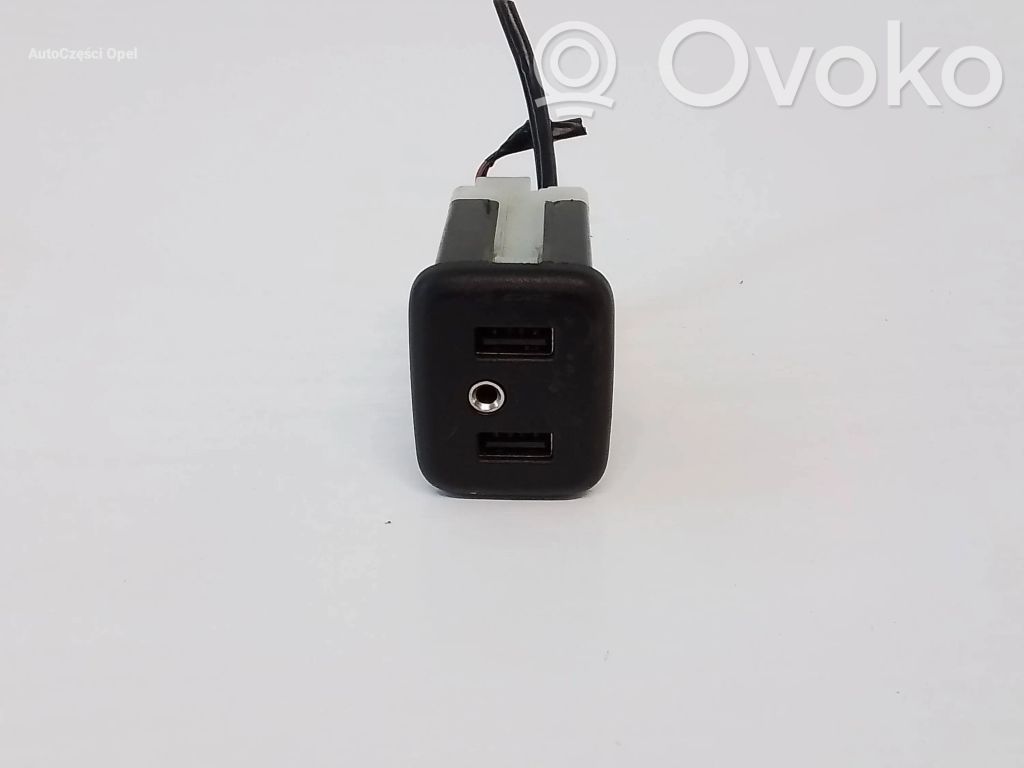 Opel Mokka B USB socket connector 