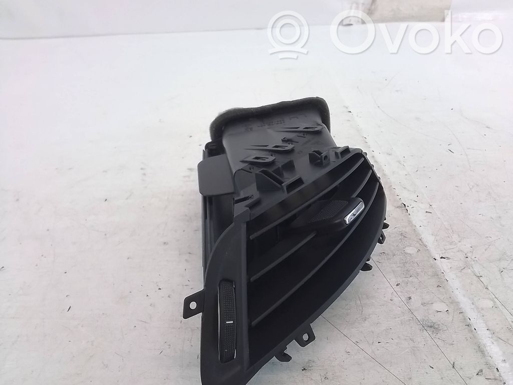 Opel Zafira C Dysze / Kratki środkowego nawiewu deski rozdzielczej 