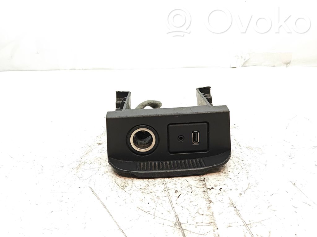 Opel Zafira C Enchufe conector USB 
