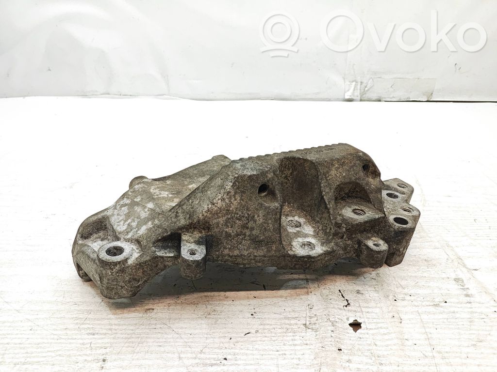 Opel Movano B Engine mounting bracket 
