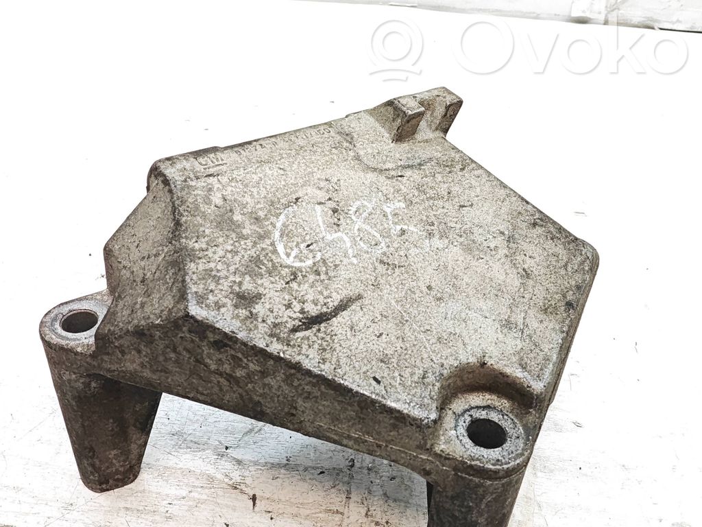 Engine mounting bracket   9127490