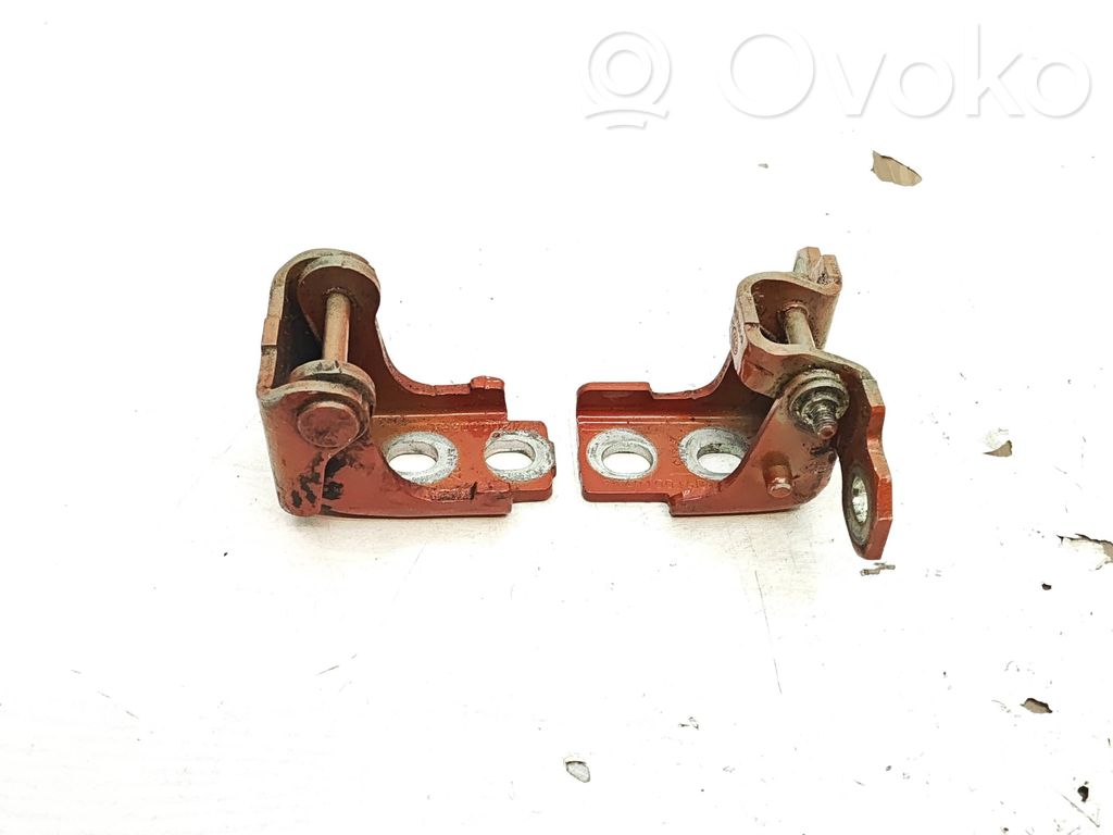Renault Captur Front door upper hinge 