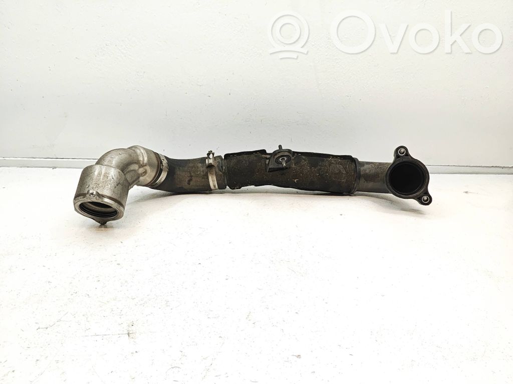 Audi A4 S4 B9 8W Wąż / Rura intercoolera 