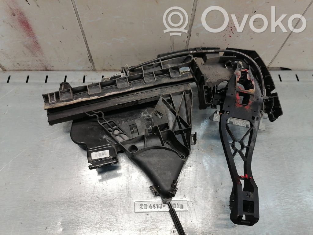 Volvo V50 Front door lock 