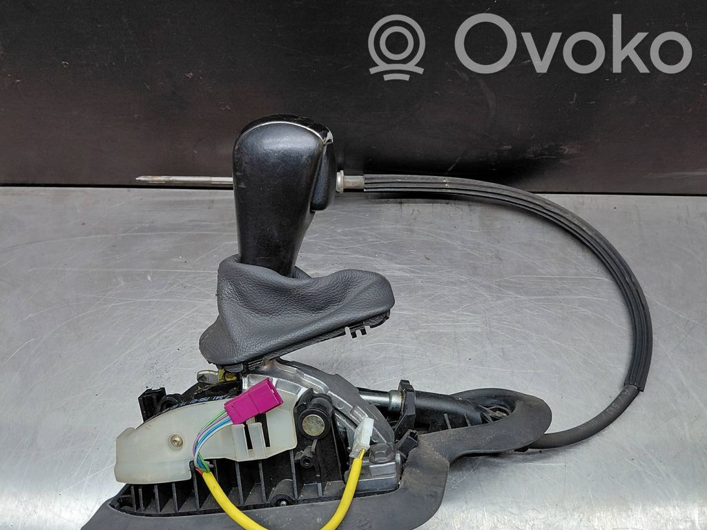 BMW 6 E63 E64 Vaihteenvalitsimen verhoilu 