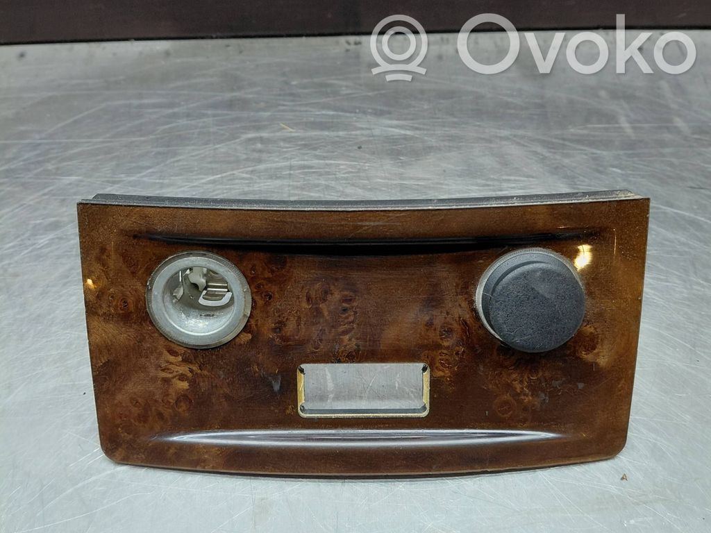 BMW 5 E60 E61 Moldura del mechero trasero 