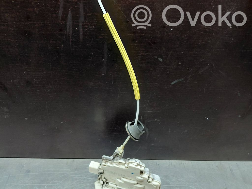 Audi A4 S4 B7 8E 8H Takaoven lukko 