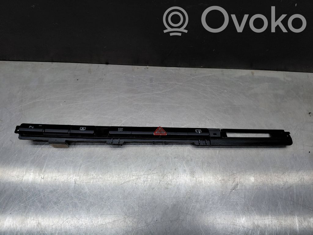 Audi A8 S8 D3 4E Hätävilkkujen kytkin 