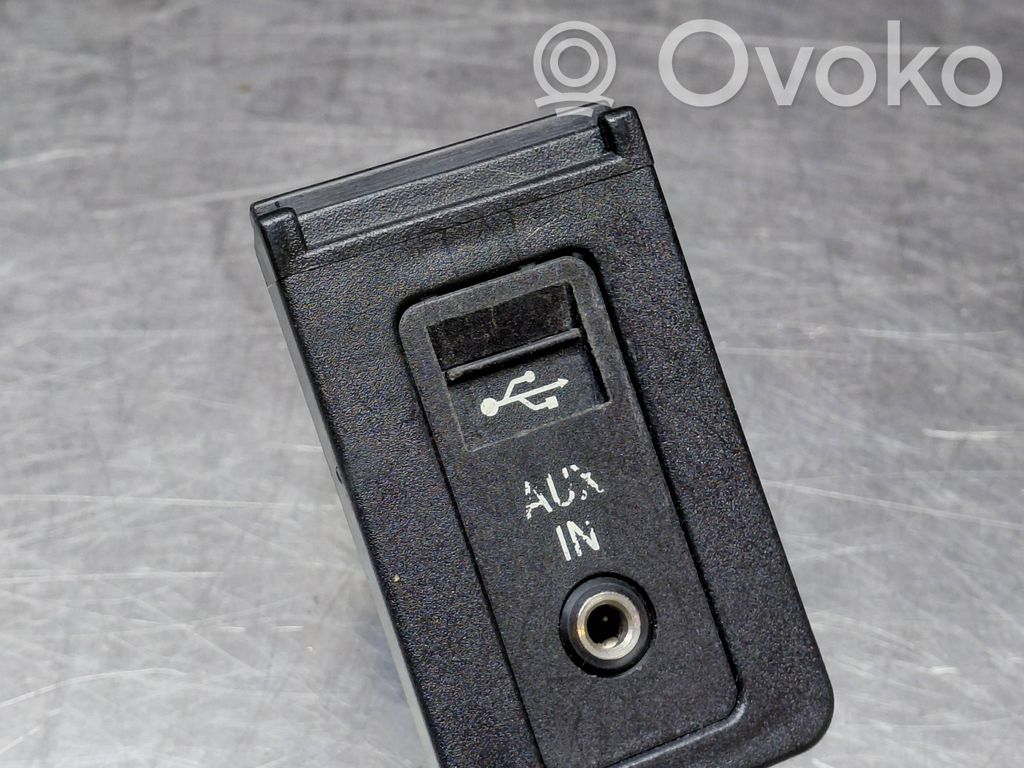 BMW 5 E60 E61 USB socket connector 
