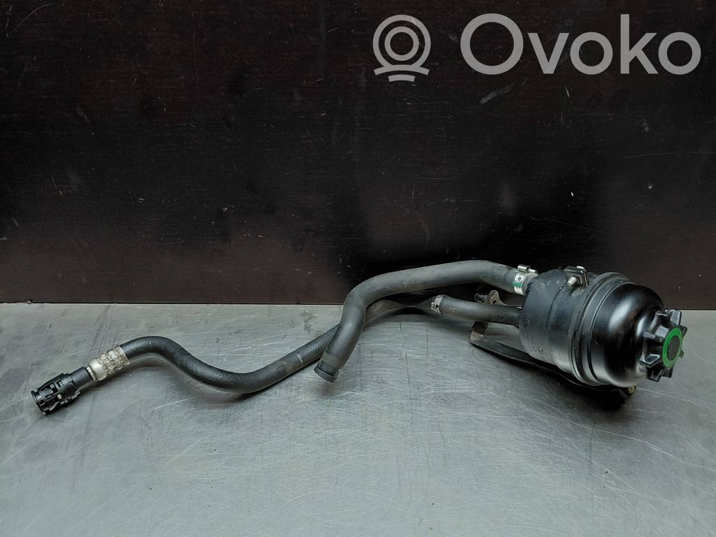BMW 5 E60 E61 Vairo stiprintuvo skysčio bakelis 
