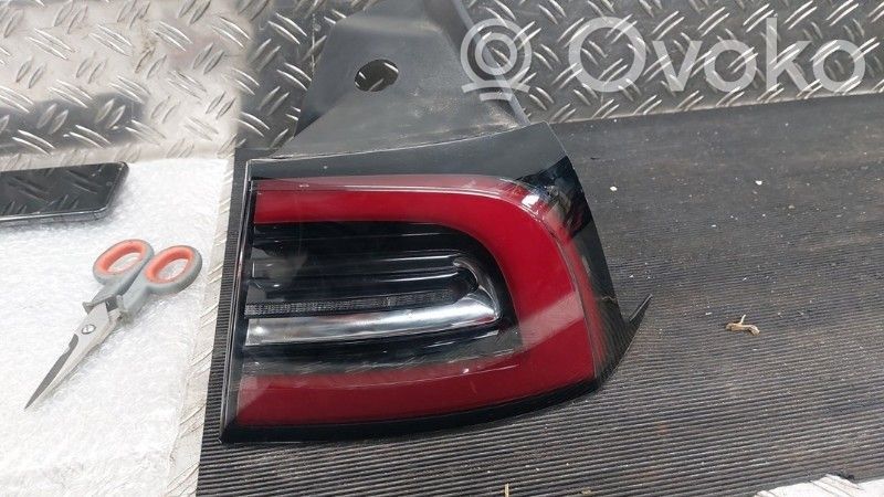 Tesla Model 3 Takavalot 