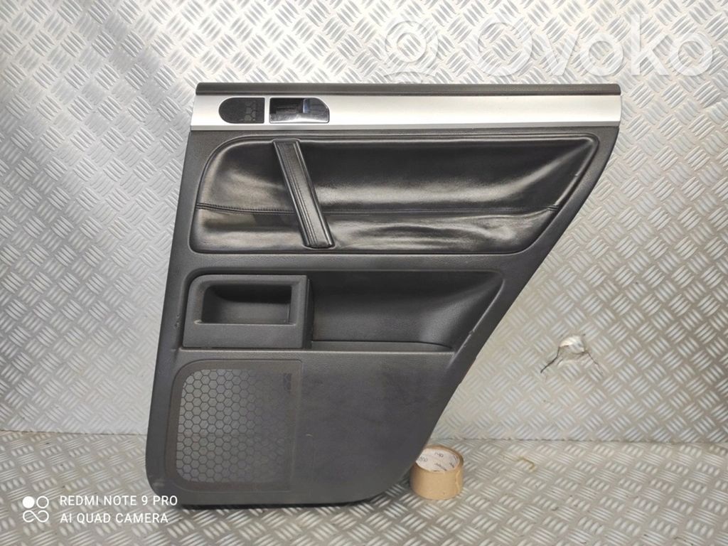 Volkswagen Touareg I Boczki / Poszycie drzwi tylnych 