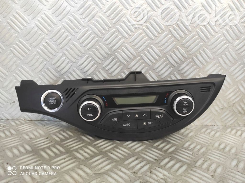 Toyota Yaris Przełącznik / Przycisk otwierania klapy tylnej / bagażnika 