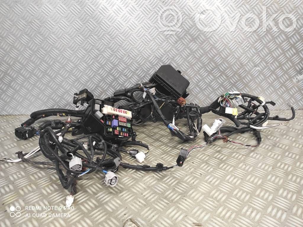 Toyota Yaris Wiązka przewodów silnika 