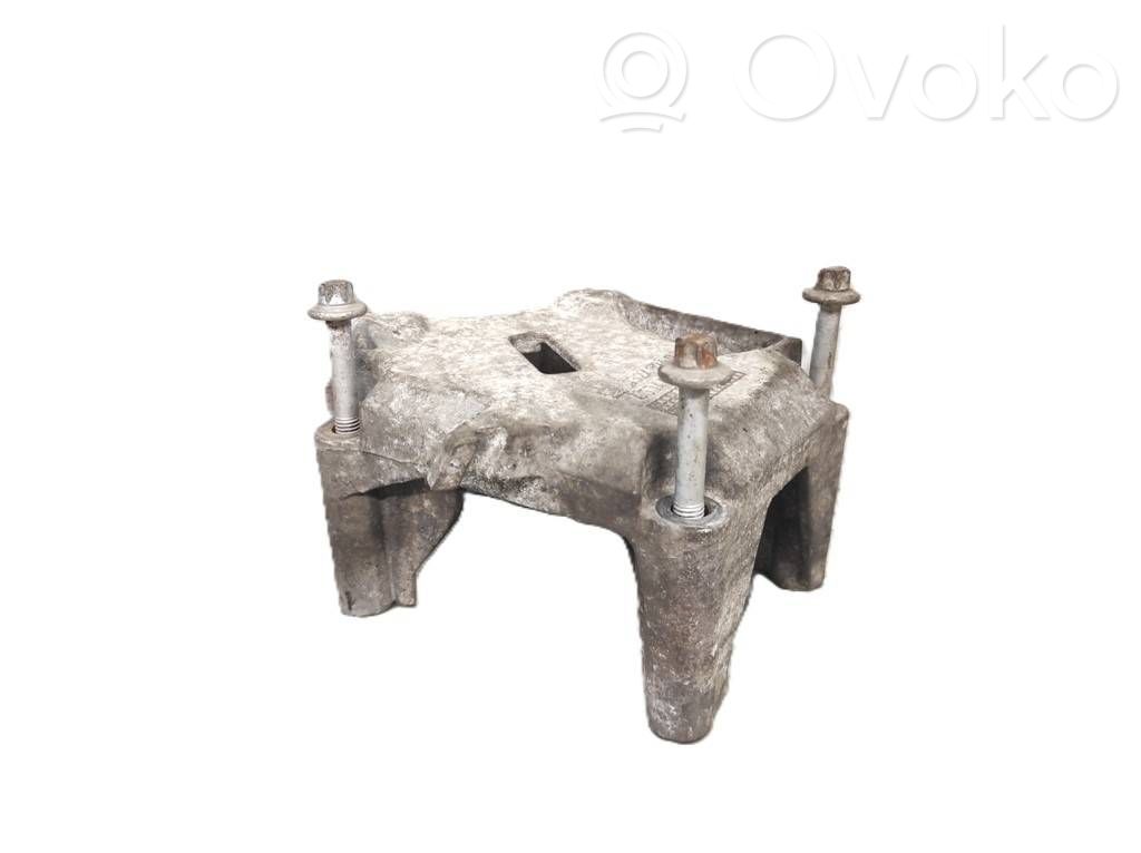 Opel Corsa D Engine mounting bracket 