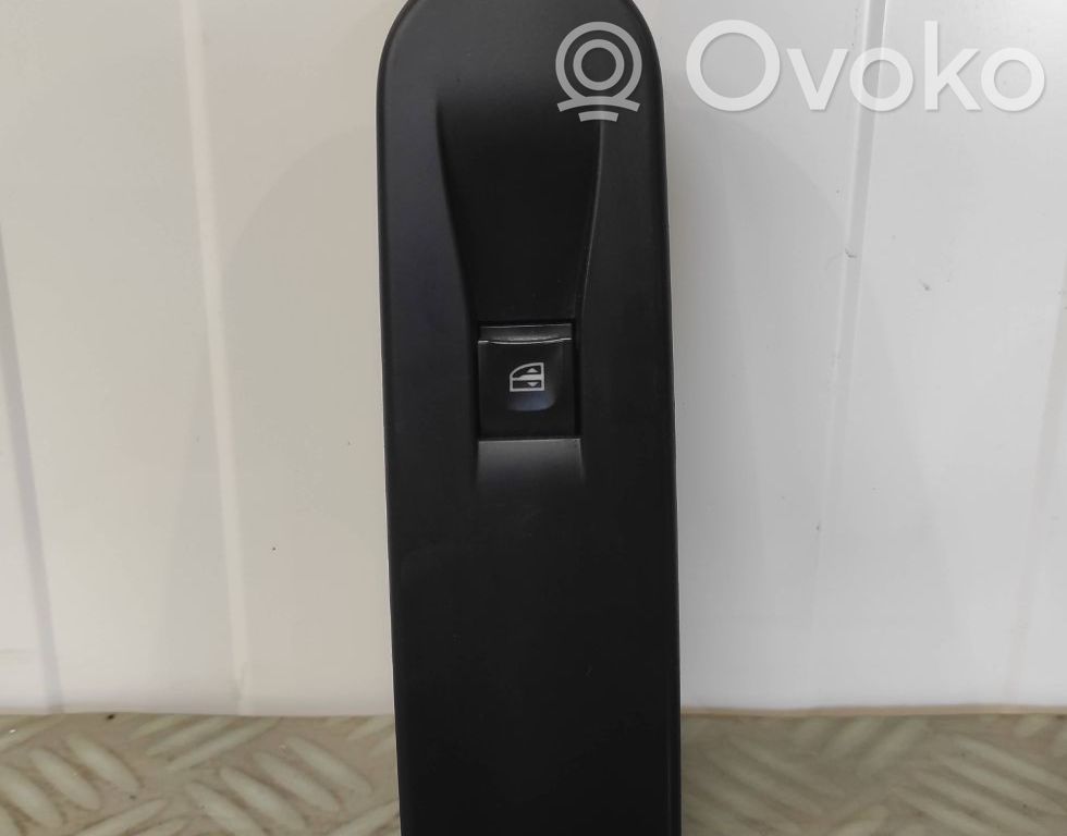 Renault Clio IV Electric window control switch 