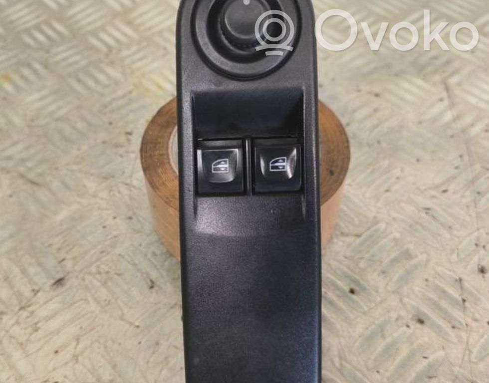 Renault Clio IV Electric window control switch 
