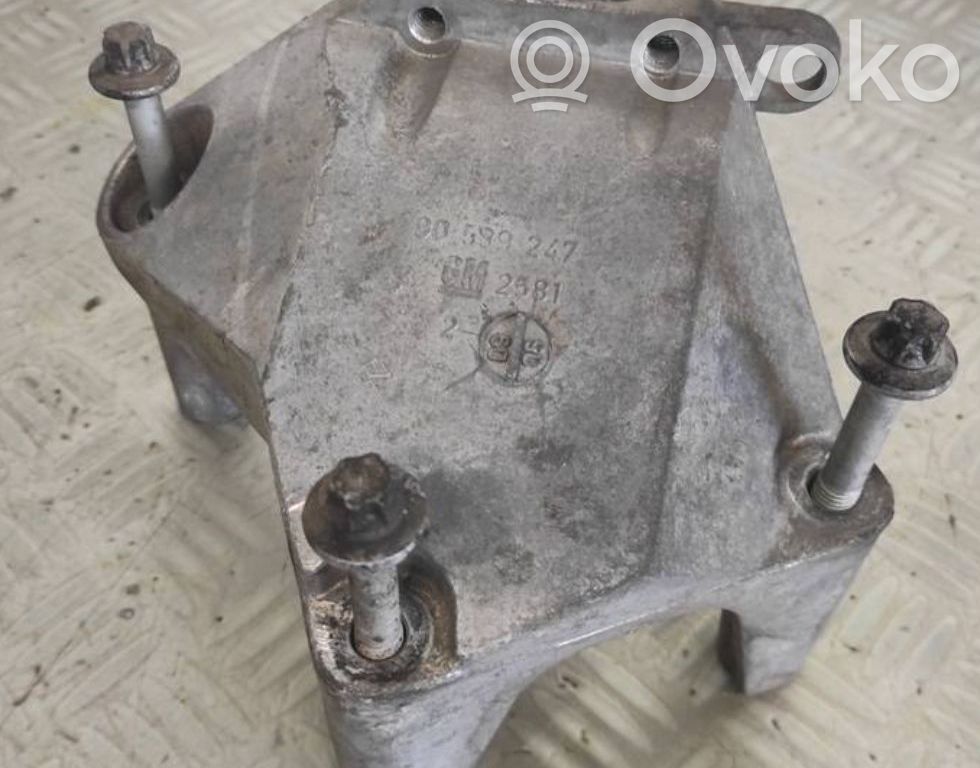 Opel Astra H Variklio tvirtinimo kronšteinas 