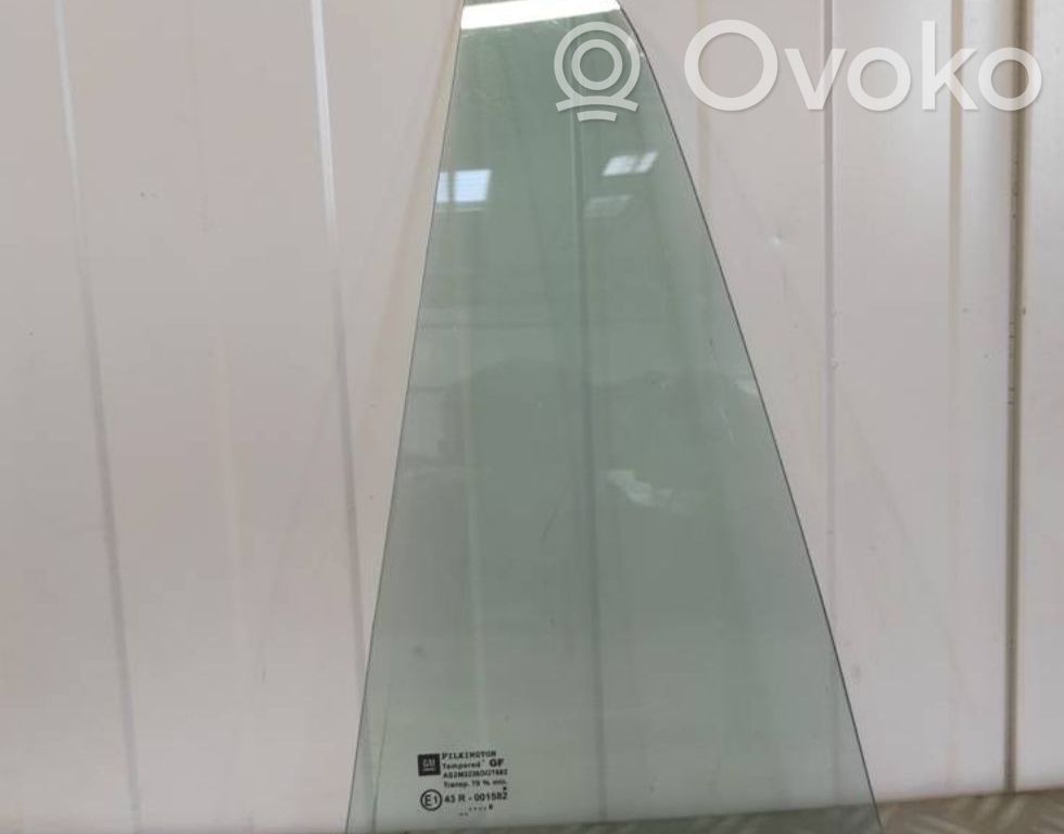 Opel Astra H Rear door window glass 