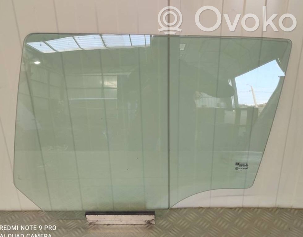 Opel Astra H Rear door window glass 