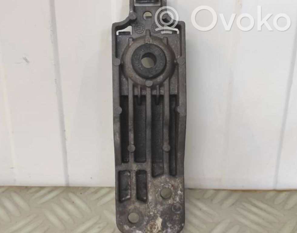 Opel Insignia A Radiator mount bracket 