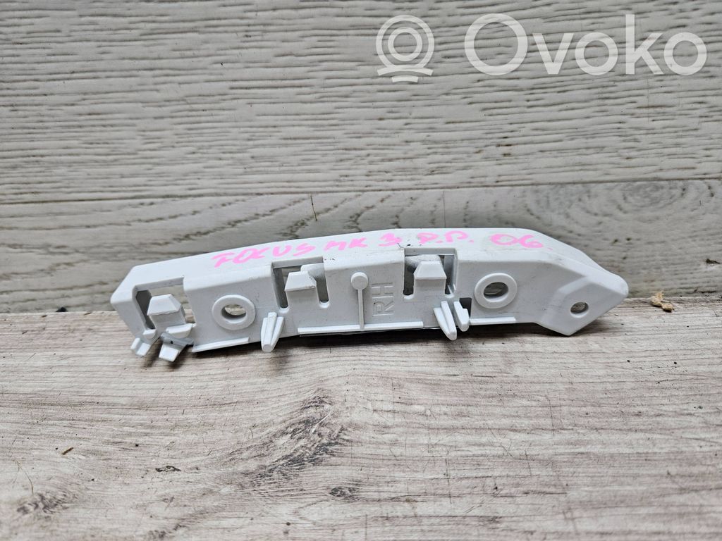 Ford Focus Front bumper mounting bracket 