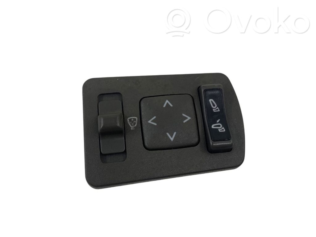 Wing mirror switch